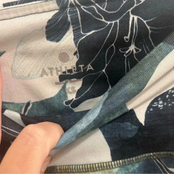 ATHLETA floral leggings. Size XS - Picture 5 of 5